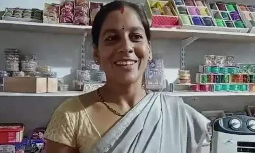 Kalpana Chaudhari leads with lac bangles business