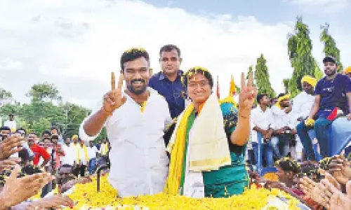 TDP in-charge for Dharmavaram Paritala Sriram welcoming Minister Savitha at Penukonda on Sunday