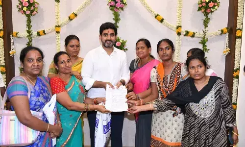 Teachers submitting a memorandum to the Minister for IT and  Education Nara Lokesh at the Secretariat at Velagapudi on Monday