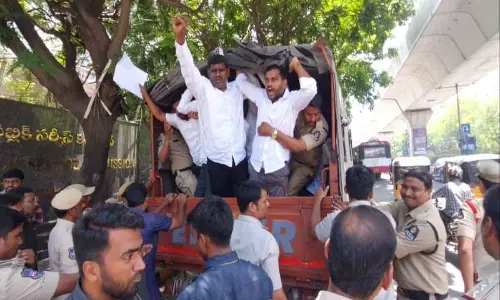 Unemployed youth protest at TGPSC office