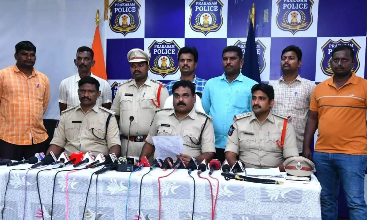 Prakasam district additional SP, Crimes, SV Sridhar Rao giving details of arrest in a press meet at  DPO in Ongole on Tuesday