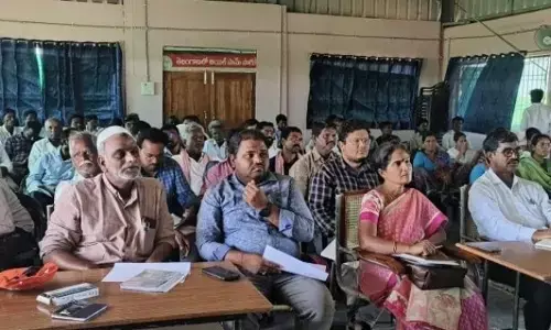 Farmers urge Agri Min for 10-acre land limit under Rythu Bharosa