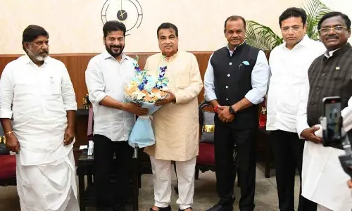 Chief Minister A Revanth Reddy greeting Union Minister for Road Transport and Highways Nitin Gadkari along with Deputy CM Mallu Bhatti Vikramarka, Roads and Buildings Minister Komatireddy Venkat Reddy, Minister for Industries and IT D Sridhar Babu and MLA G Vivek, in New Delhi on Wednesday
