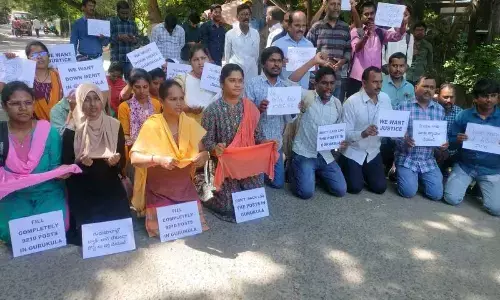 Hyderabad: Teacher aspirants stage protest at CM’s residence