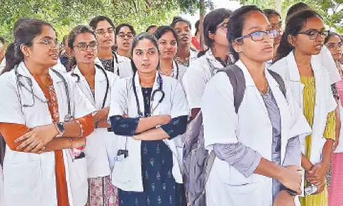 Junior doctors call off stir as govt accepts demands