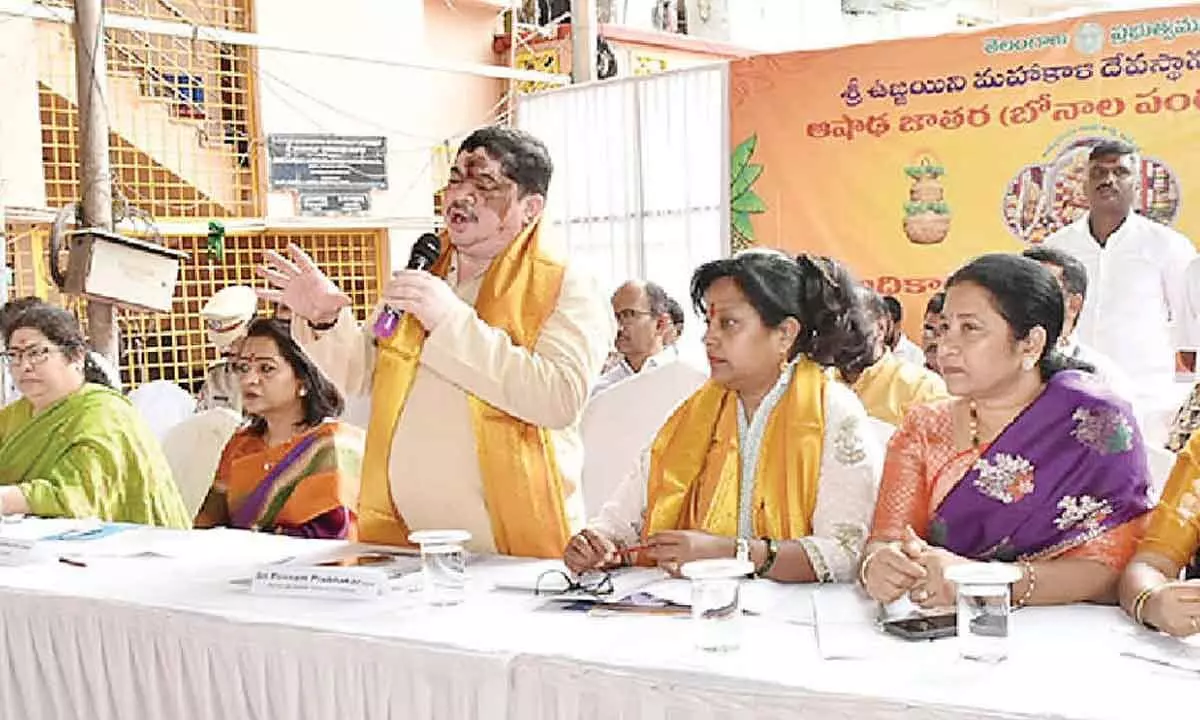 Min holds review meet on Ujjaini Mahankali Jatara
