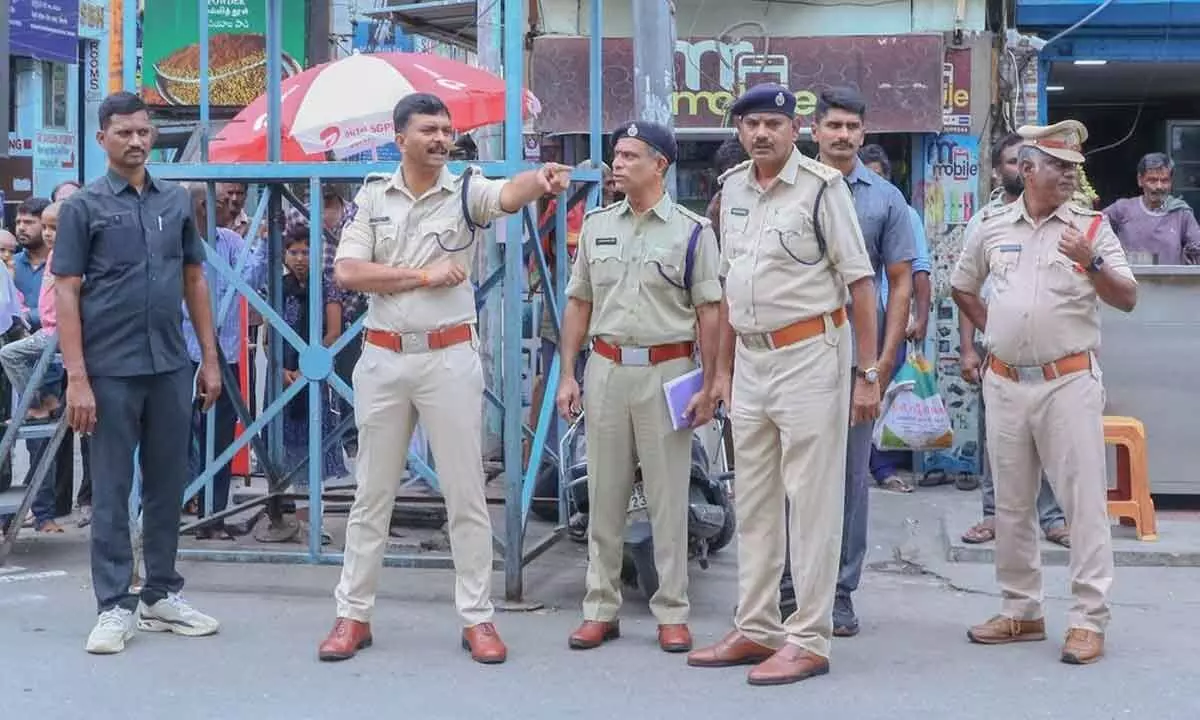 SP inspects busy traffic points in Tirupati