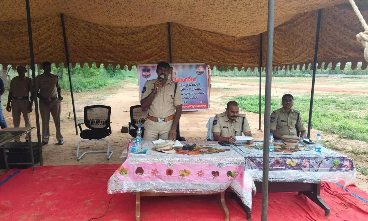 Auction of seized and unclaimed vehicles in various cases in all police stations of the district yesterday Thursday at the District Police Headquarters