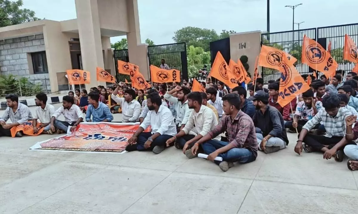 ABVP activists demands to remove The DEO from her duties