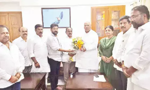 Another blow to BRS as Chevella MLA Kale Yadaiah joins Cong