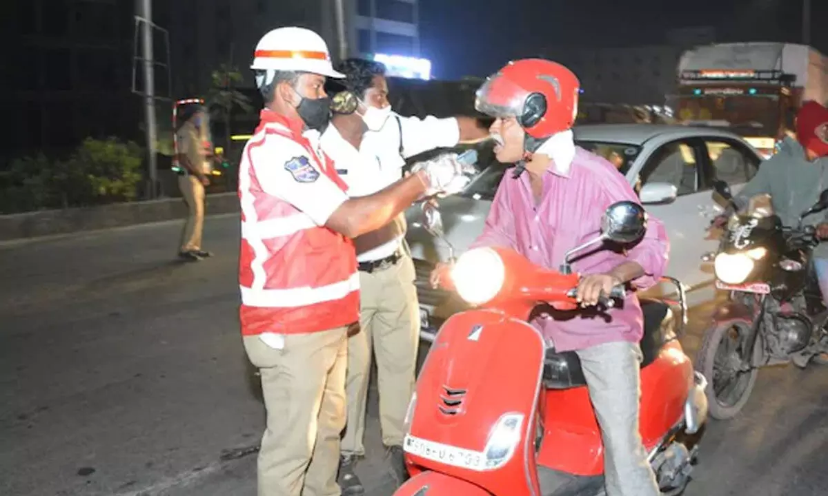 Cyberabad police revs up crackdown on tipsy driving; 1,000 cases booked