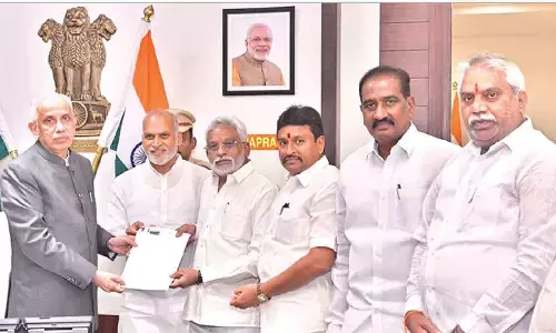 YSRCP leaders complain to Guv on attacks on party offices