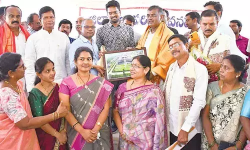 Chinnareddy lauds efforts of ZP members for dist devpt