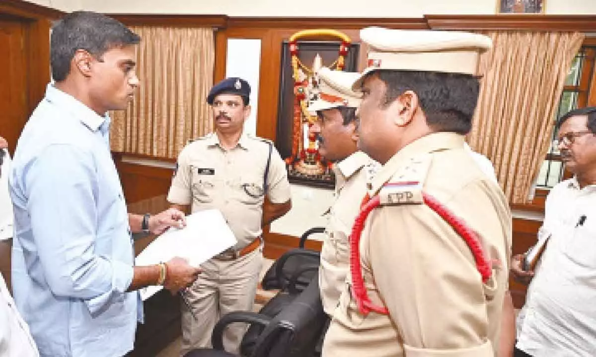 Police serving notices to Rajampet MP PV Midhun Reddy in Tirupati on Sunday