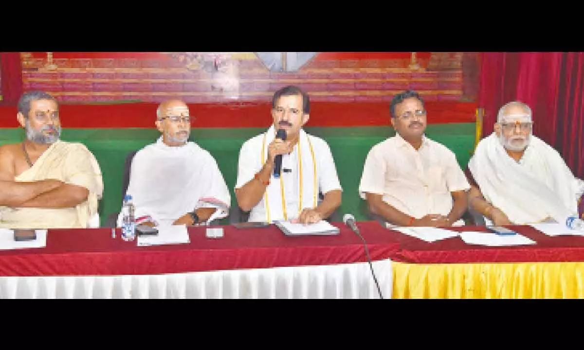 Kanaka Durga temple EO K S Rama Rao addressing  a press conference atop Indrakeeladri in Vijayawada on Sunday