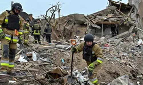 Kyiv rocked by explosions amid missile attacks