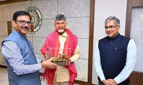 Arun Kumar Jain, General Manager, South Central Railway, felicitating Chief Minister N Chandrababu Naidu at AP Secretariat in Velagapudi on Monday