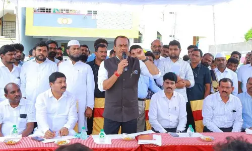 Minister Komatireddy orders demolition of BRS party office