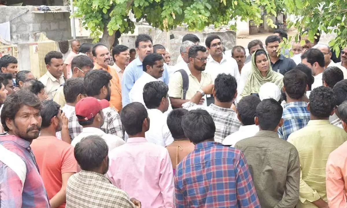 Collector meets people of submerging villages