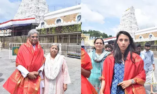 SC judges, cricketer Smriti Mandhana offer prayers at Tirumala