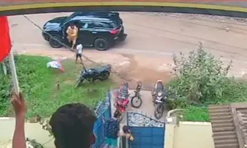 Pawan Kalyans convoy stopped for a little boy