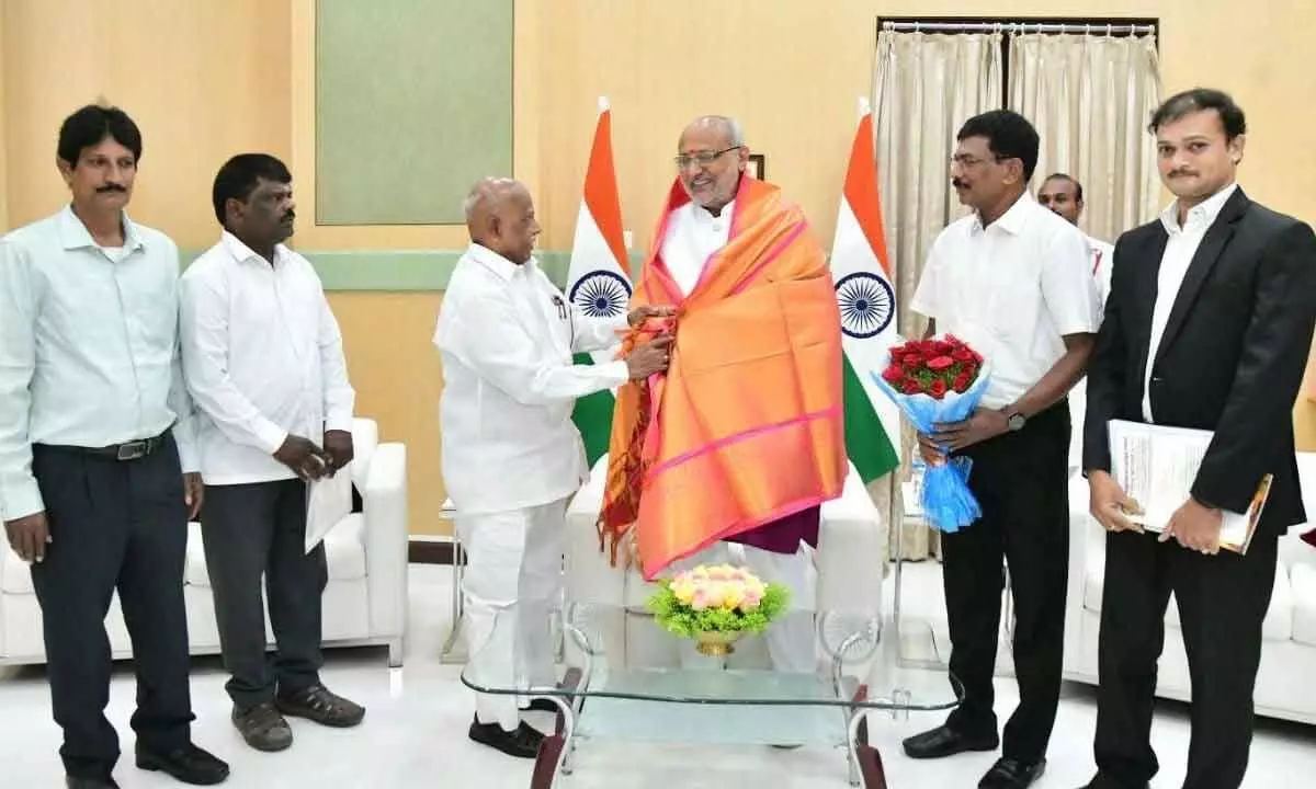 Telangana Tamil Sangam presents wish-list to Governor