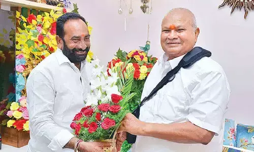 MLA Julakanti calls on Kanna