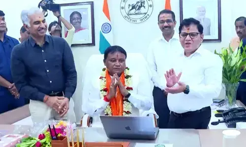 Majhi promotes use of Odia in govt offices