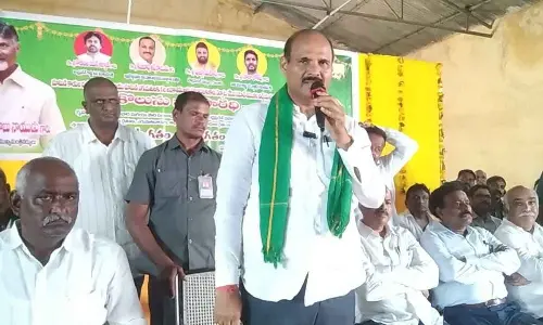 Minister Kolusu Parthasarathy addressing mango farmers and traders in Nuzvid on Thursday