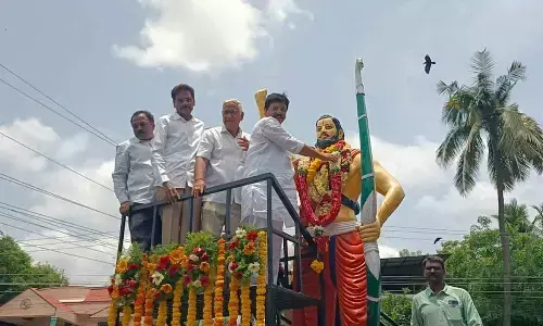 Minister Kandula Durgesh paying floral tributes to Alluri Sitarama Raju at his statue on Godavari Bund on Thursday