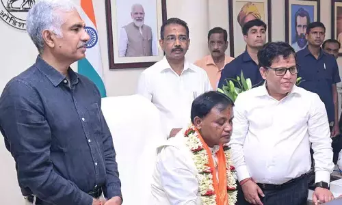 Majhi promotes use of Odia in govt offices