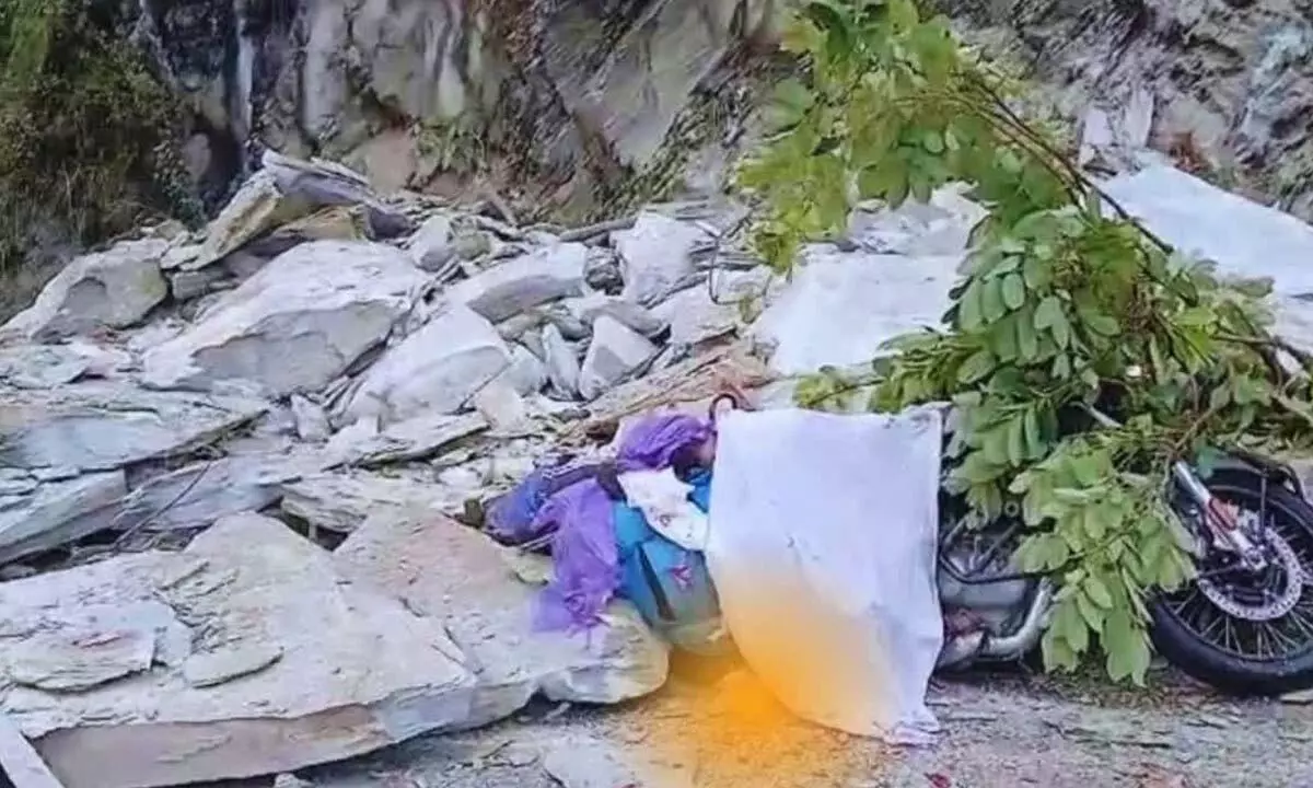 Rolling boulders kill 2 bikers from Hyderabad in Uttarakhand