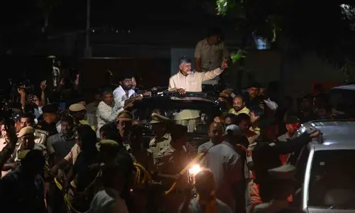 Grand welcome to Naidu in Hyd