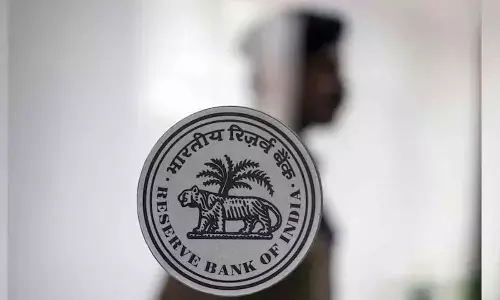 Forex reserves fall to $651.99 bn