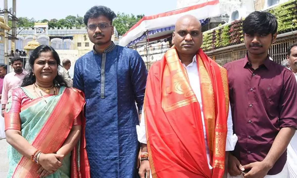 Union Minister Murugan offers prayers at Tirumala