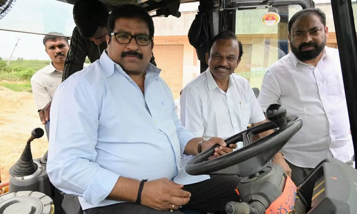 Veeranjaneya Swamy inaugurates sand supply