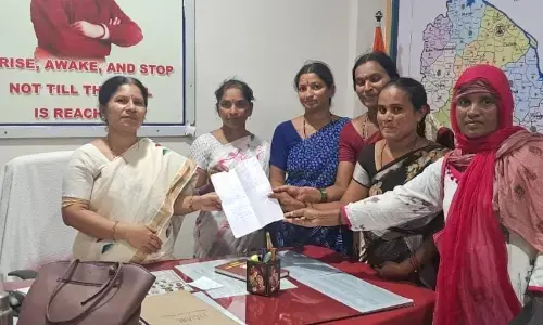 Asha activists submits a pittetion to DM HO to recognise their service