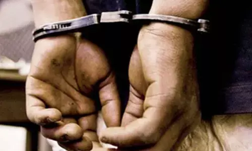 Delhi police arrest man for looting 4 kgs gold from jeweller in Telangana