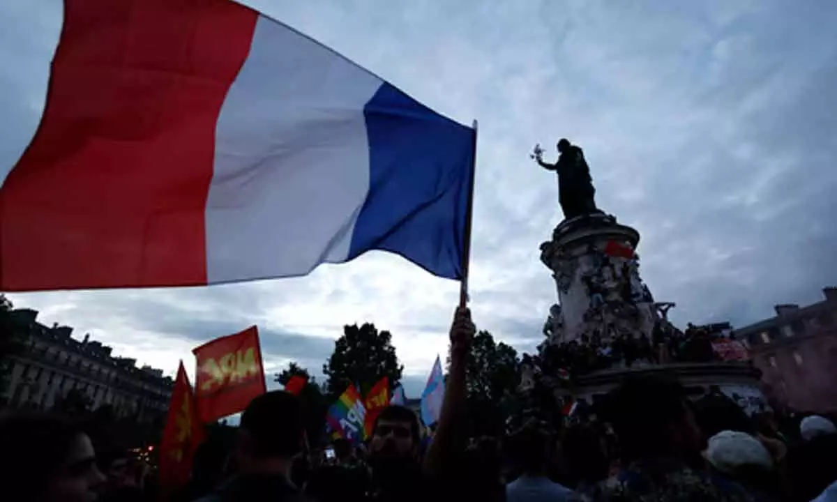 French vote splits among left, center & far-right