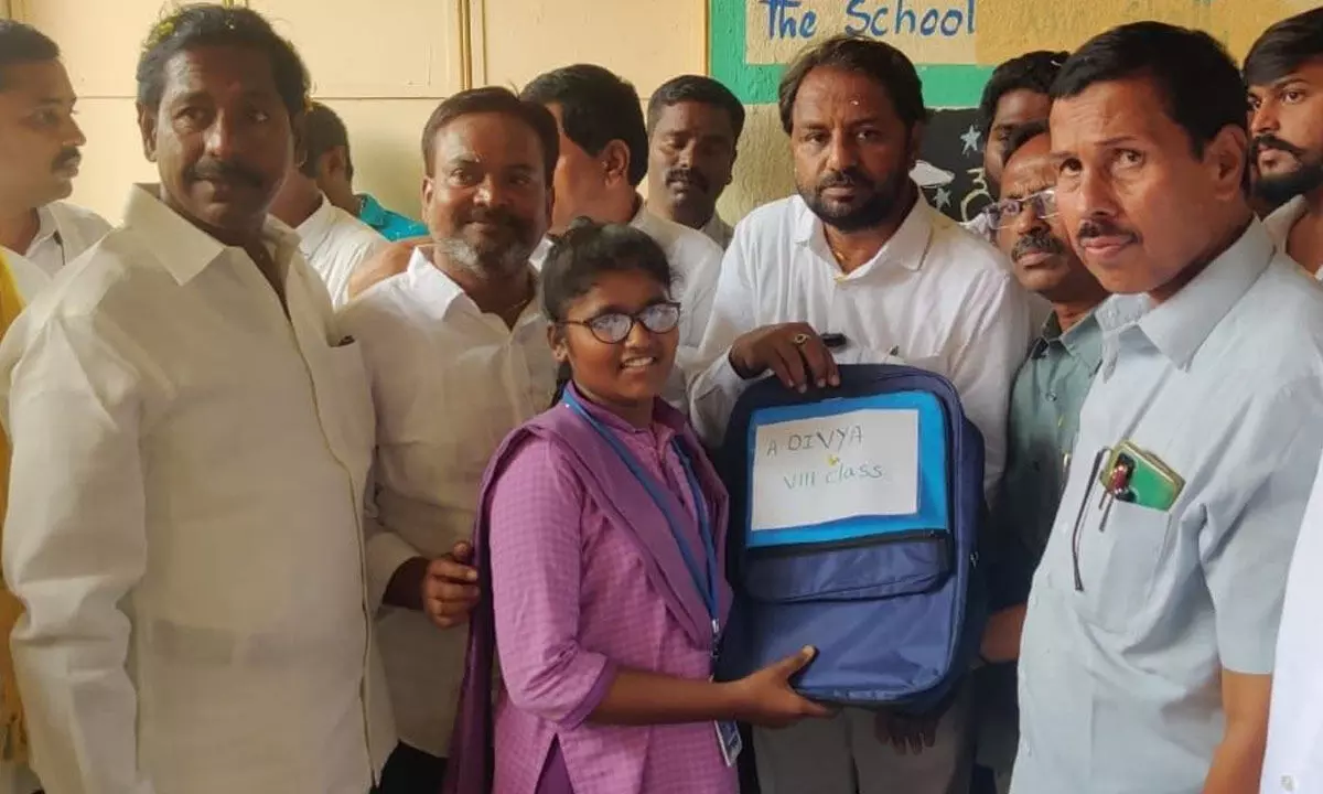 MLA distributes books to students at Urdu & English medium school