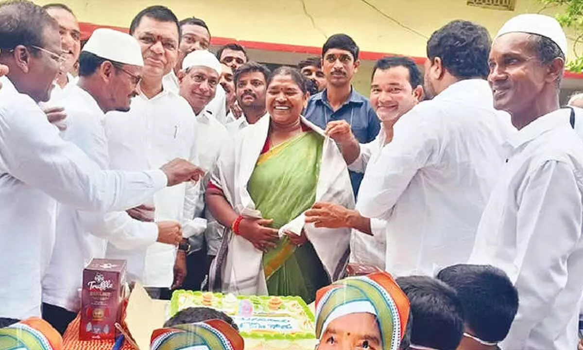 Minister Seethakka’s birthday celebrated