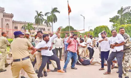 DSC aspirants stage protest in OU