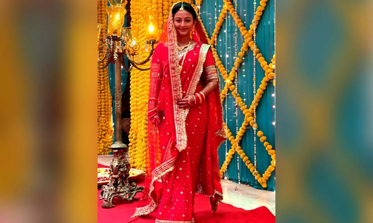 Shruti Bhist shops for red saree, handmade jewellery in Mathura for on-screen wedding