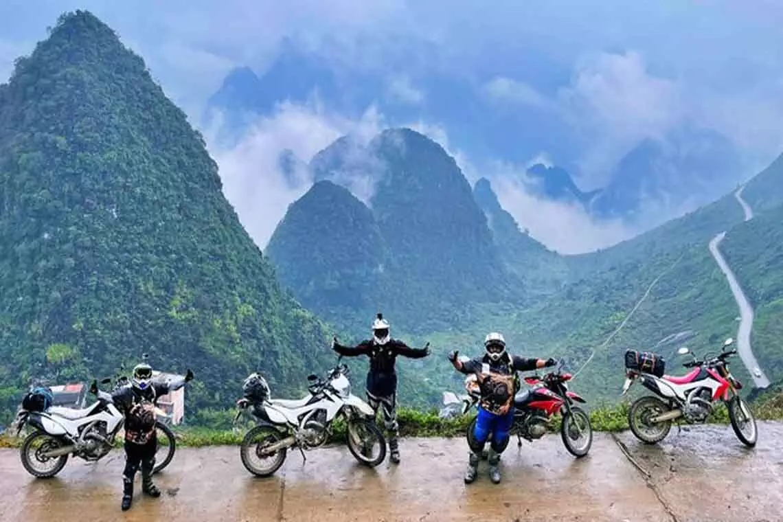 Travel through Vietnam by motorbike with Vietnam Motorbike Tours Club