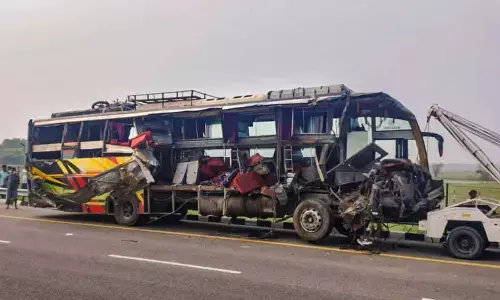18 killed as bus hits milk tanker in Unnao