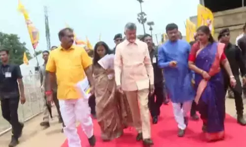 CM Naidu examines Polavaram left canal at Darlapudi