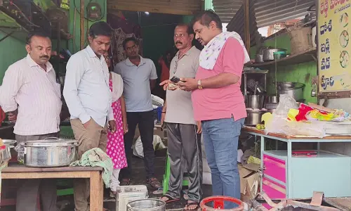 Raid Conducted on Fast Food Centers and Hotels for Using Adulterated Oils