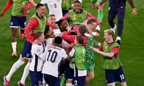 Seagraves dismisses talks of Spain being favourites, says England have more ‘experience’