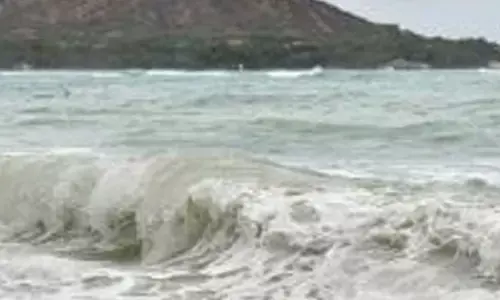 Cambodia advises fishermen, tourists to stay off the sea due to bad weather