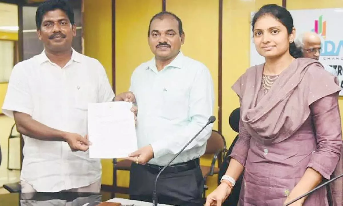 Jana Sena Party leader P Murthy Yadav submitting a complaint with VMRDA Commissioner  V Ravindra in Visakhapatnam on Monday